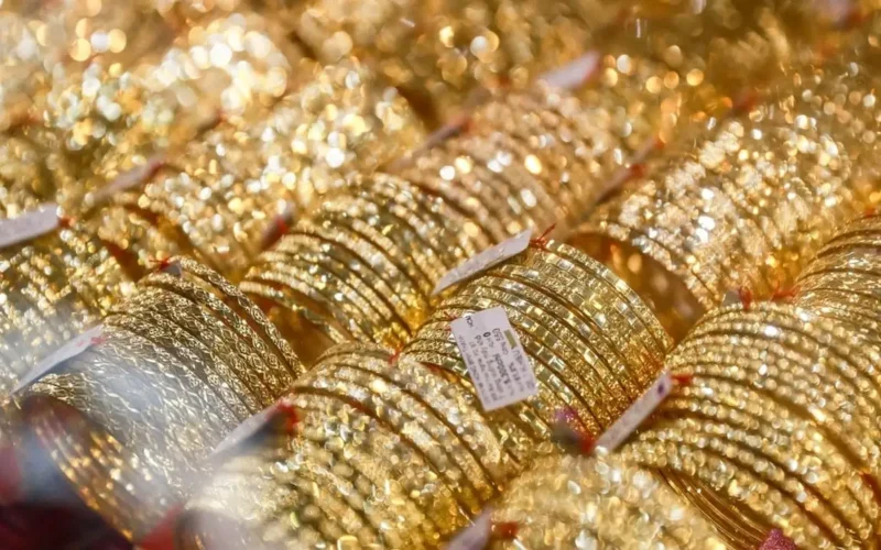 قفزة بأسعار الذهب في SJC تصل إلى 15 مليون دونغ فيتنامي منذ فبراير 2026